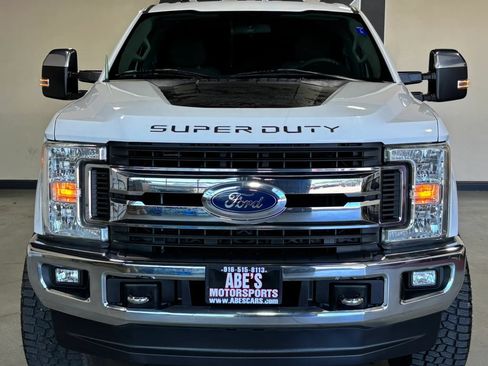 Used 2017 Ford F250 XLT w/ XLT Premium Package AWD/4WD image 2