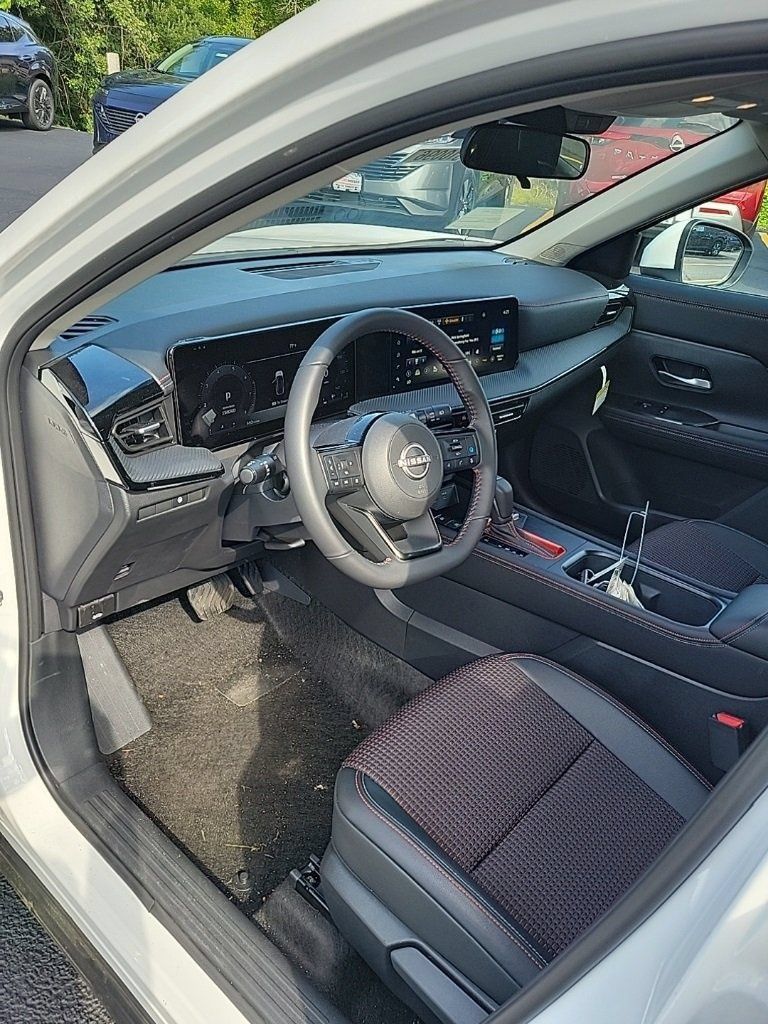 Used 2025 Nissan Kicks SR w/ SR Premium Package AWD/4WD image 10
