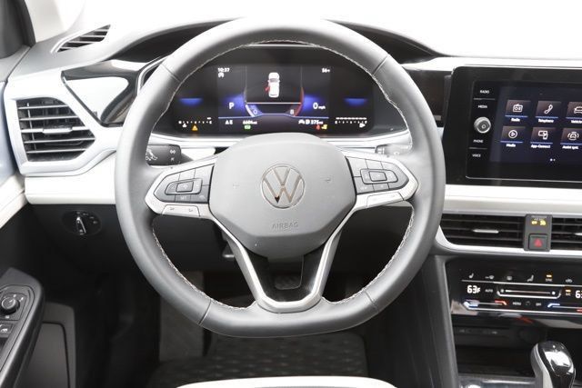 Used 2025 Volkswagen Taos SE FWD image 16