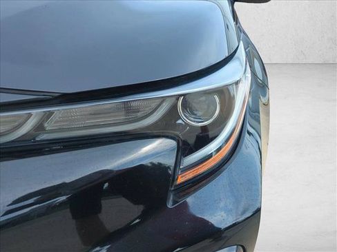 Used 2022 Toyota Corolla SE w/ SE Premium Package FWD image 9