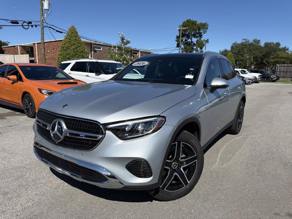 Used 2026 Mercedes-Benz GLC 300 image 3