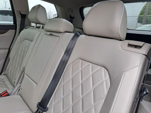 Used 2024 Volkswagen Atlas SEL Premium R-Line image 24