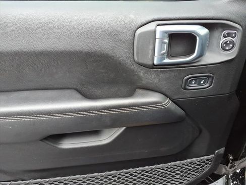 Used 2021 Jeep Gladiator Overland image 14