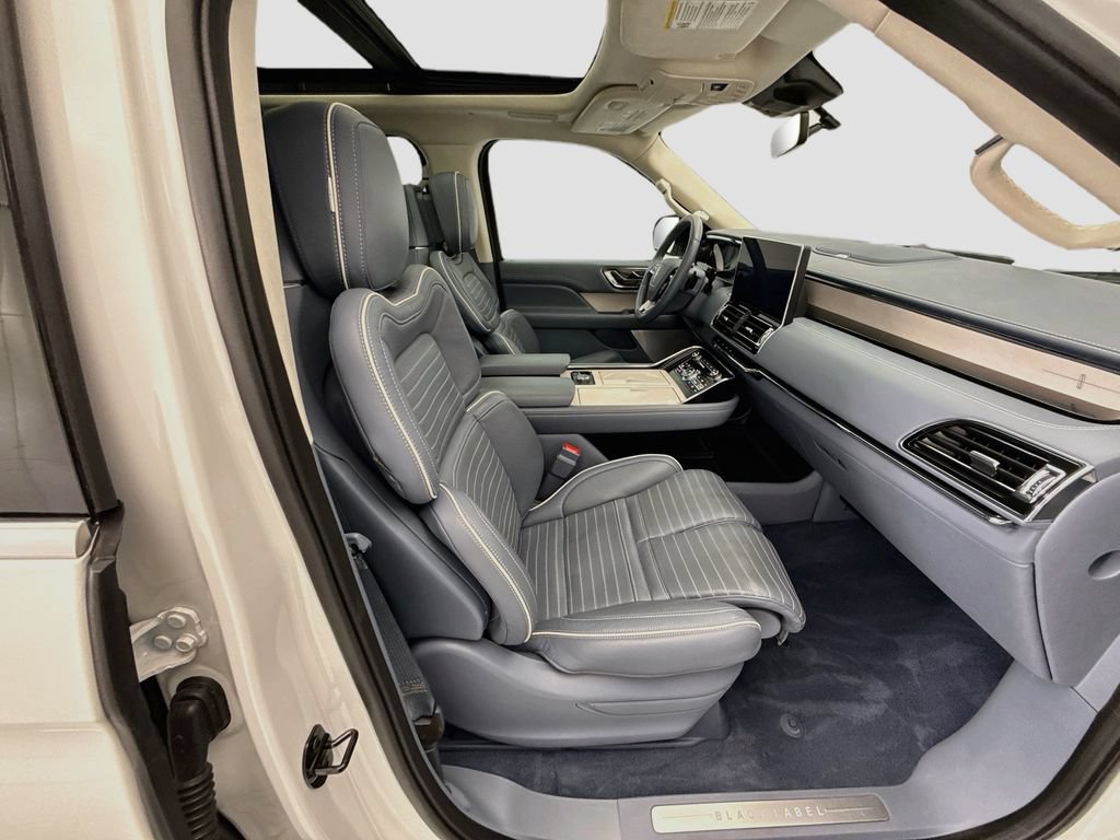 Used 2024 Lincoln Navigator Black Label AWD/4WD image 18