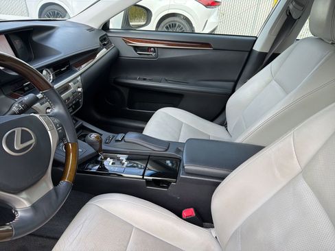Used 2013 Lexus ES 350 w/ Luxury Pkg image 6