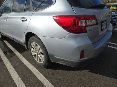 Used 2015 Subaru Outback 2.5i Premium image 11