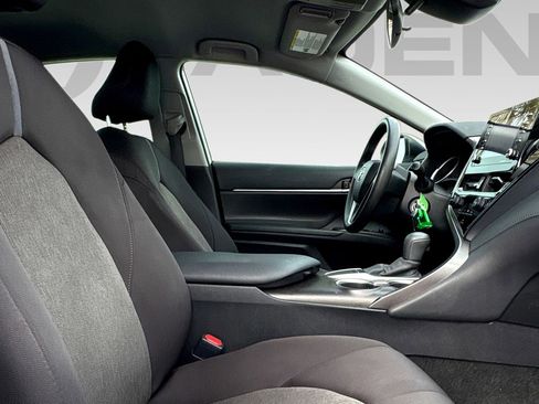 Used 2022 Toyota Camry LE image 8