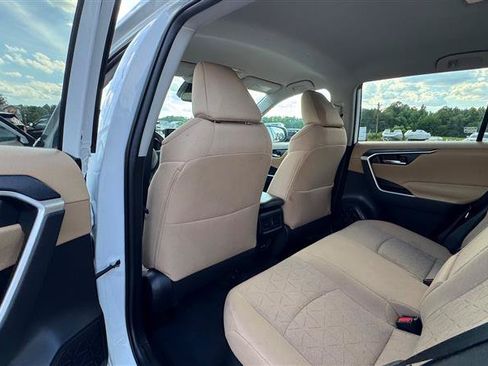 Used 2021 Toyota RAV4 XLE AWD/4WD image 37