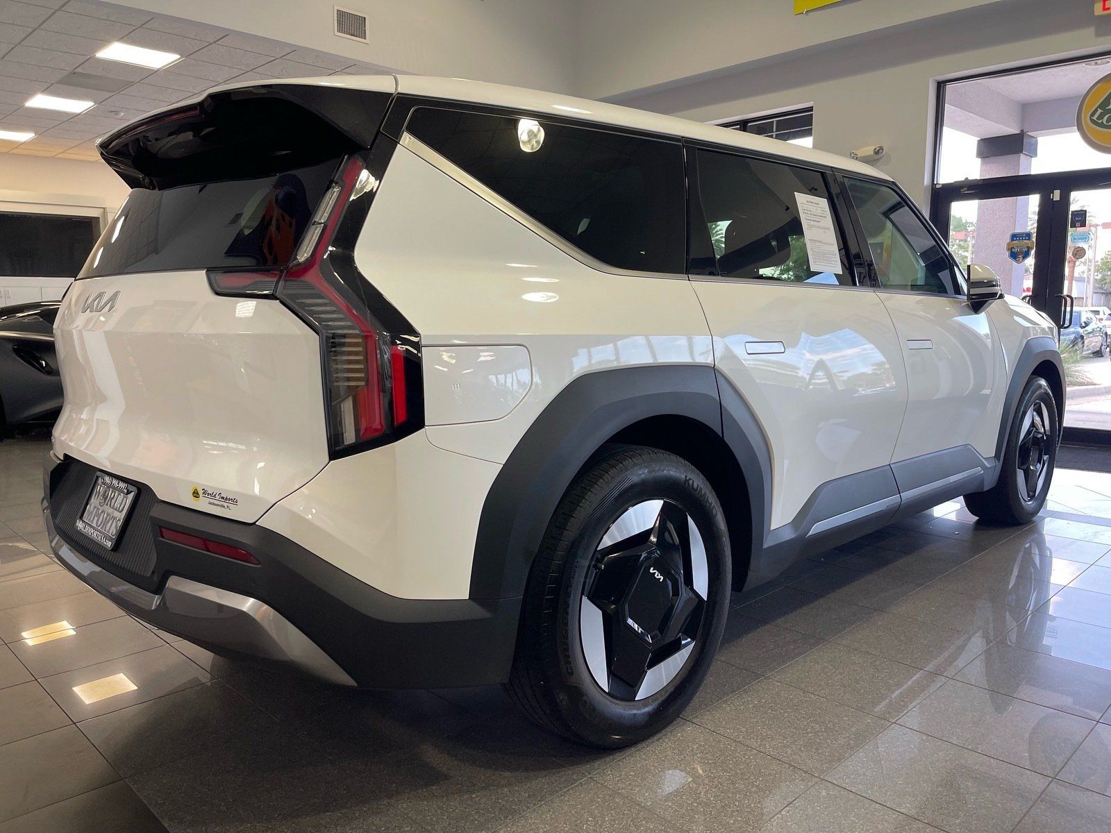 Used 2024 Kia EV9 Light RWD image 5