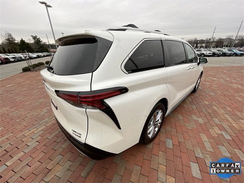 Used 2021 Toyota Sienna Limited image 33