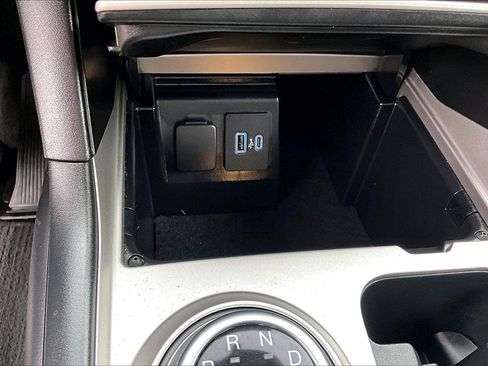 Used 2023 Ford Explorer XLT AWD/4WD image 18