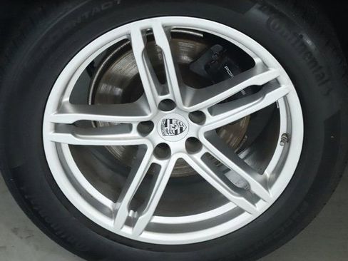 Used 2025 Porsche Macan image 13