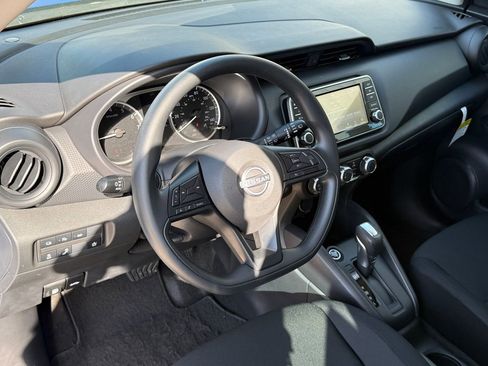 Certified 2025 Nissan Kicks Play S image 18