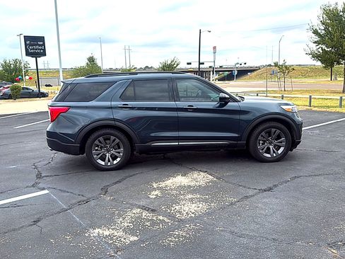 Used 2023 Ford Explorer XLT w/ Equipment Group 202A RWD image 6