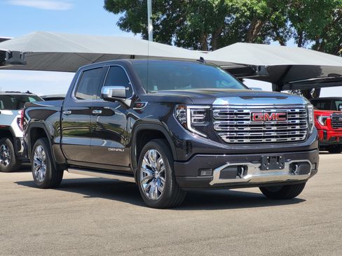 Used 2023 GMC Sierra 1500 Denali w/ Denali Reserve Package AWD/4WD image 3
