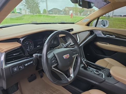 Used 2020 Cadillac XT6 Premium Luxury w/ Platinum Package AWD/4WD image 8