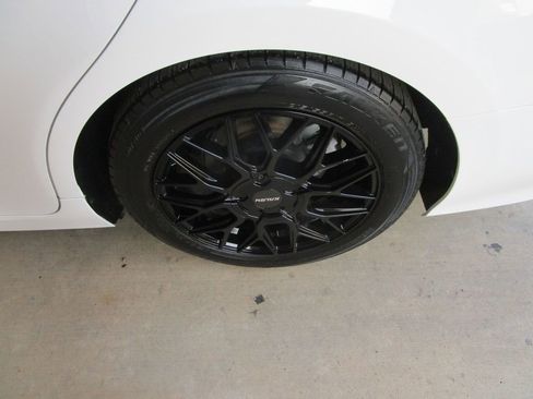 Used 2020 Toyota Camry LE image 9