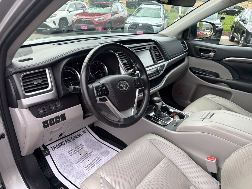 Used 2018 Toyota Highlander Limited Platinum AWD/4WD image 26