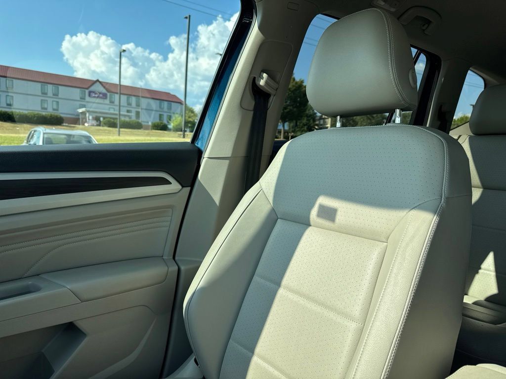 Used 2023 Volkswagen Atlas SE w/ Panoramic Sunroof Package FWD image 22