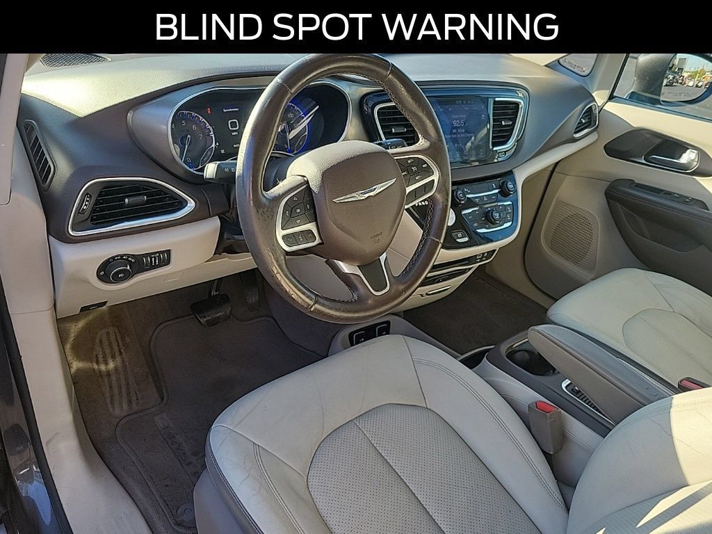 Used 2017 Chrysler Pacifica Touring-L Plus FWD image 20