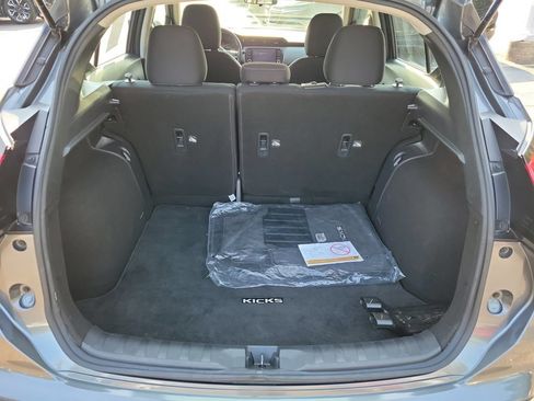 Used 2022 Nissan Kicks SV FWD image 11