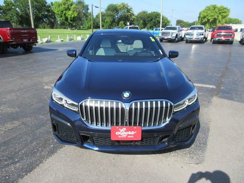 Used 2020 BMW 745e xDrive AWD/4WD image 11
