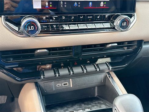 Used 2023 GMC Canyon Denali image 17