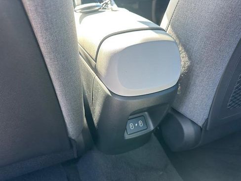 New 2025 Hyundai Elantra Limited image 11