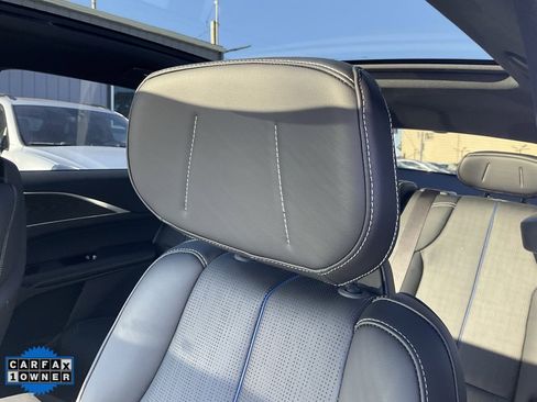 Used 2024 Cadillac Lyriq Sport image 17