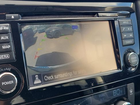 Used 2017 Nissan Rogue SV w/ SV Premium Package image 25