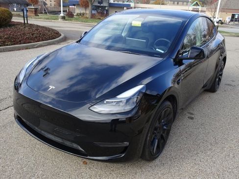 Used 2023 Tesla Model Y Long Range image 24