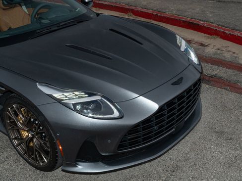 Used 2025 Aston Martin DB12 Coupe image 9