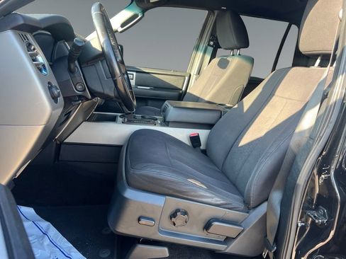 Used 2015 Ford Expedition XLT image 9