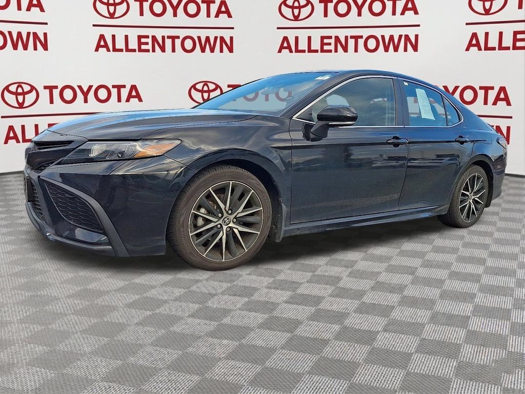 Used 2024 Toyota Camry SE AWD/4WD image 3