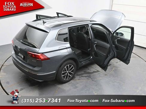 Used 2021 Volkswagen Tiguan SE w/ Panoramic Sunroof Package image 32