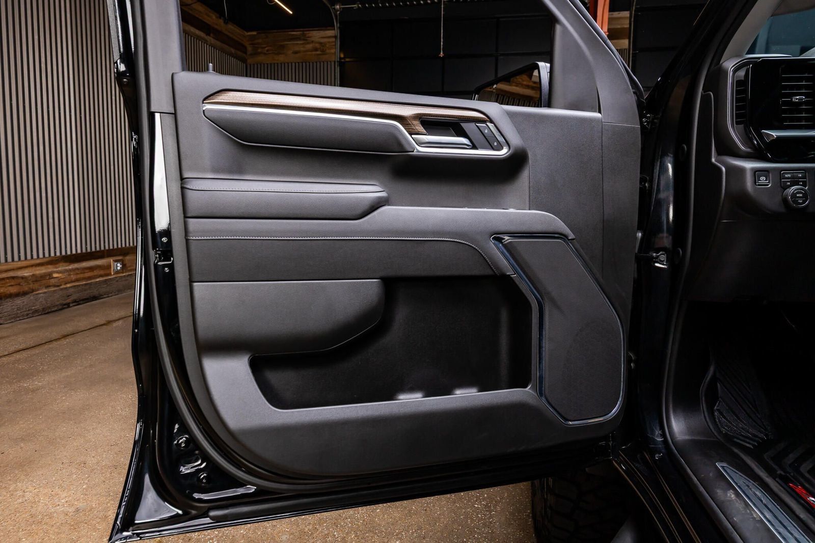 Used 2026 Chevrolet Silverado 1500 LT Trail Boss w/ Protection Package AWD/4WD image 41