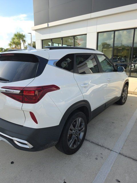 Used 2023 Kia Seltos S w/ Navigation Package AWD/4WD image 3
