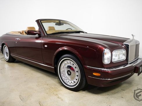 Used 2001 Rolls-Royce Corniche V image 1