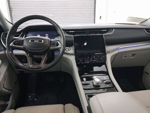 Used 2023 Jeep Grand Cherokee Overland w/ Adv Protech Group III image 4