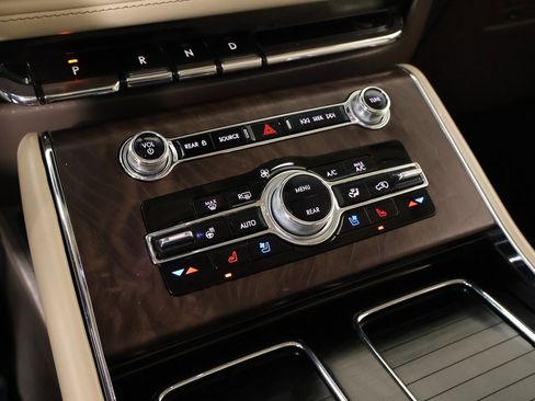 Used 2021 Lincoln Aviator Reserve w/ Equipment Group 202A image 8