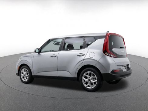 Used 2025 Kia Soul LX w/ LX Technology Package FWD image 7