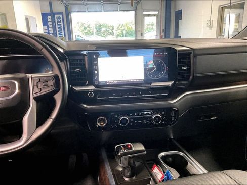 Used 2023 GMC Sierra 1500 SLT w/ SLT Premium Package AWD/4WD image 18