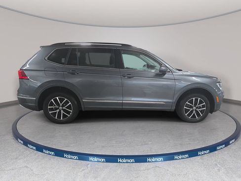 Used 2021 Volkswagen Tiguan SE w/ Panoramic Sunroof Package FWD image 4