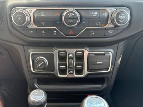 Used 2020 Jeep Wrangler Unlimited Sahara AWD/4WD image 28