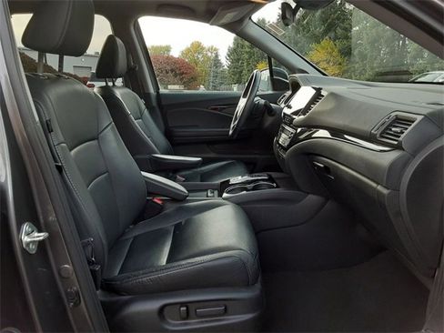 Used 2021 Honda Pilot Touring image 29