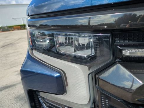 Used 2022 Chevrolet Silverado 1500 ZR2 w/ Technology Package AWD/4WD image 10