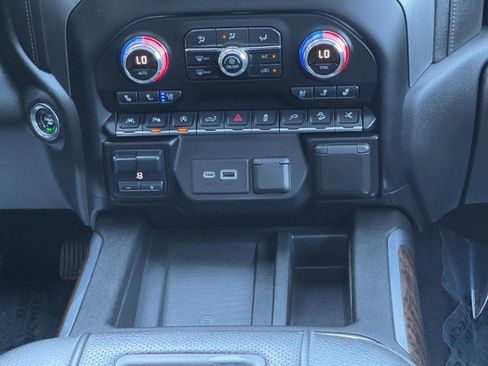 Used 2020 GMC Sierra 1500 Denali w/ Denali Ultimate Package AWD/4WD image 17