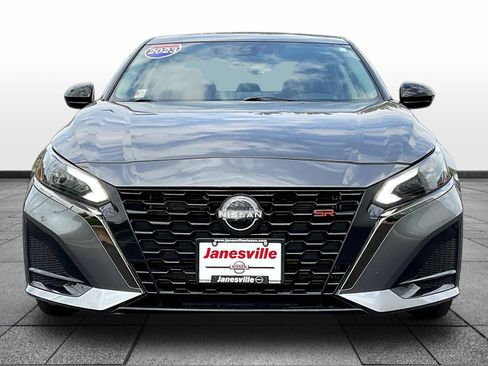 Used 2023 Nissan Altima 2.5 SR w/ SR Premium Package FWD image 2