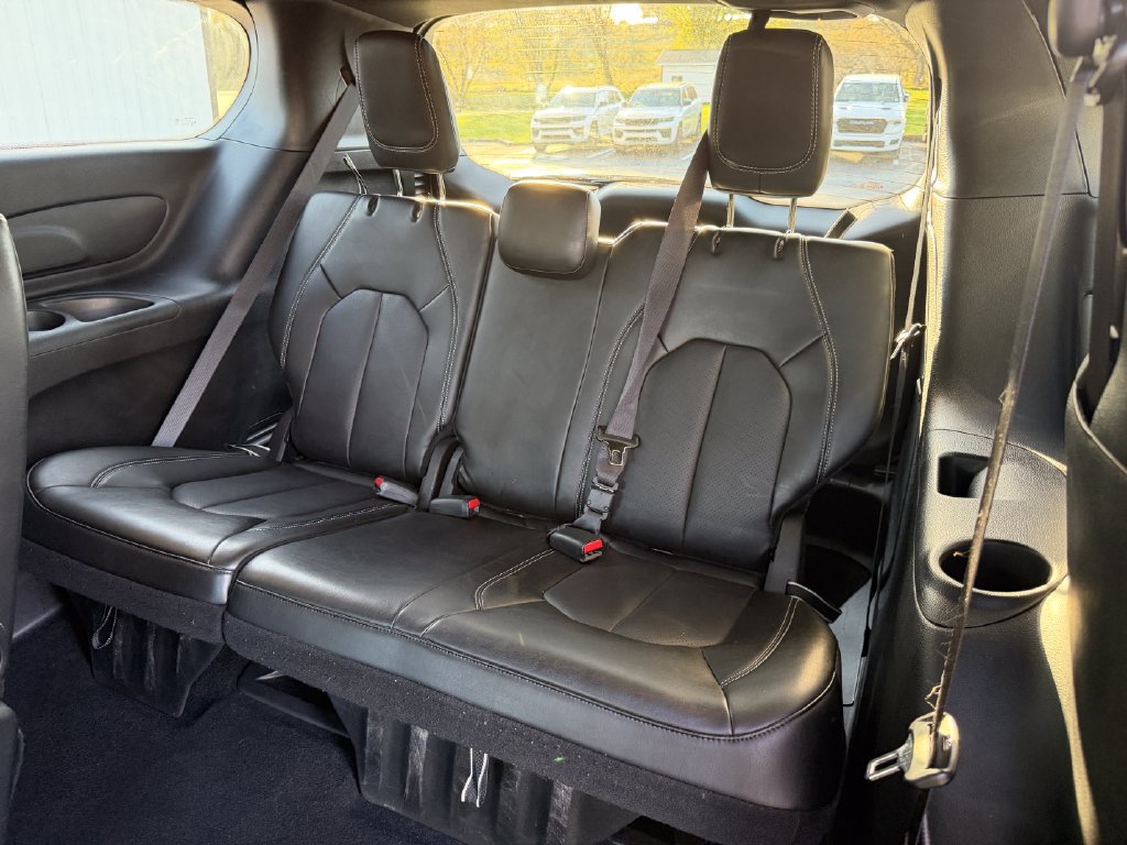 Used 2026 Chrysler Pacifica Select FWD image 34