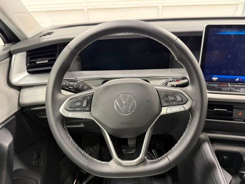 Used 2026 Volkswagen Tiguan SE FWD image 36